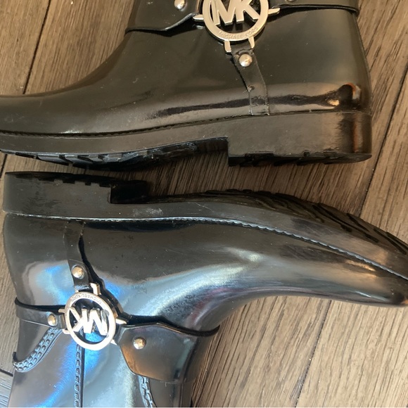 Michael Kors Wellington tall boots . Black and brown . Size 8. Minimal wear . - Picture 3 of 7